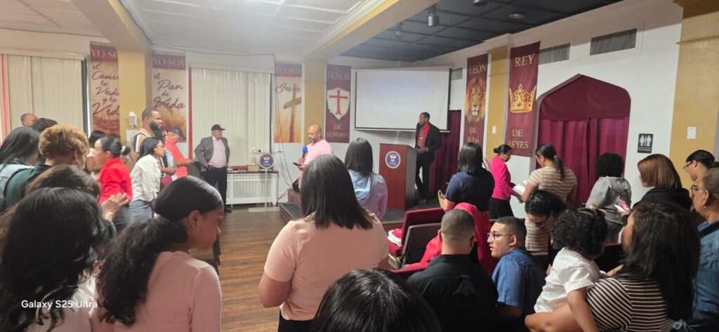 Mujeres de Iglesia Maná Para Las Naciones durante un encuentro del Ministerio de Mujeres en Hazleton, PA
