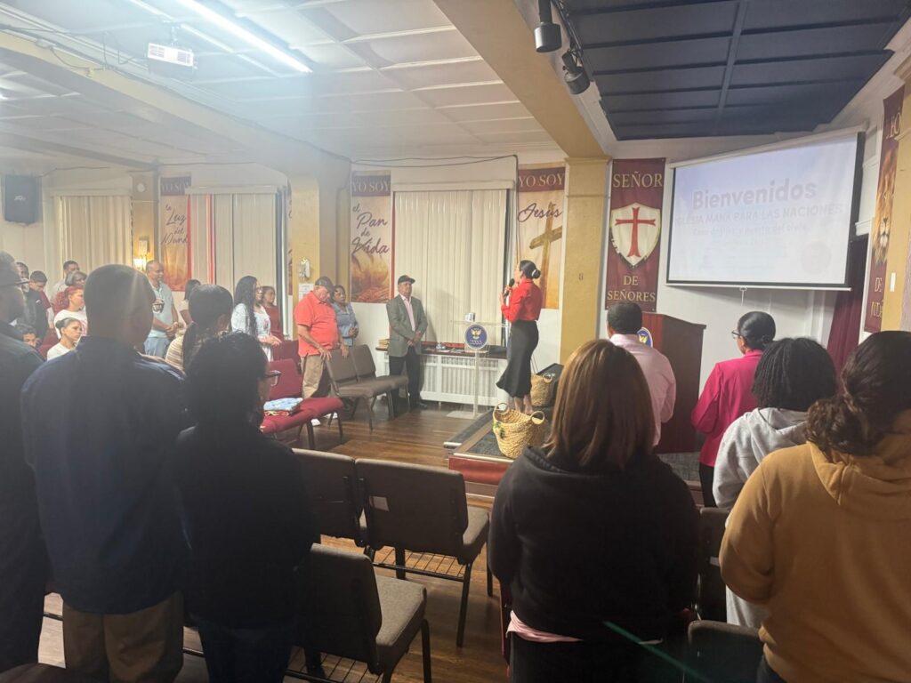 Estudio bíblico en Iglesia Maná Para Las Naciones, Hazleton, Pensilvania